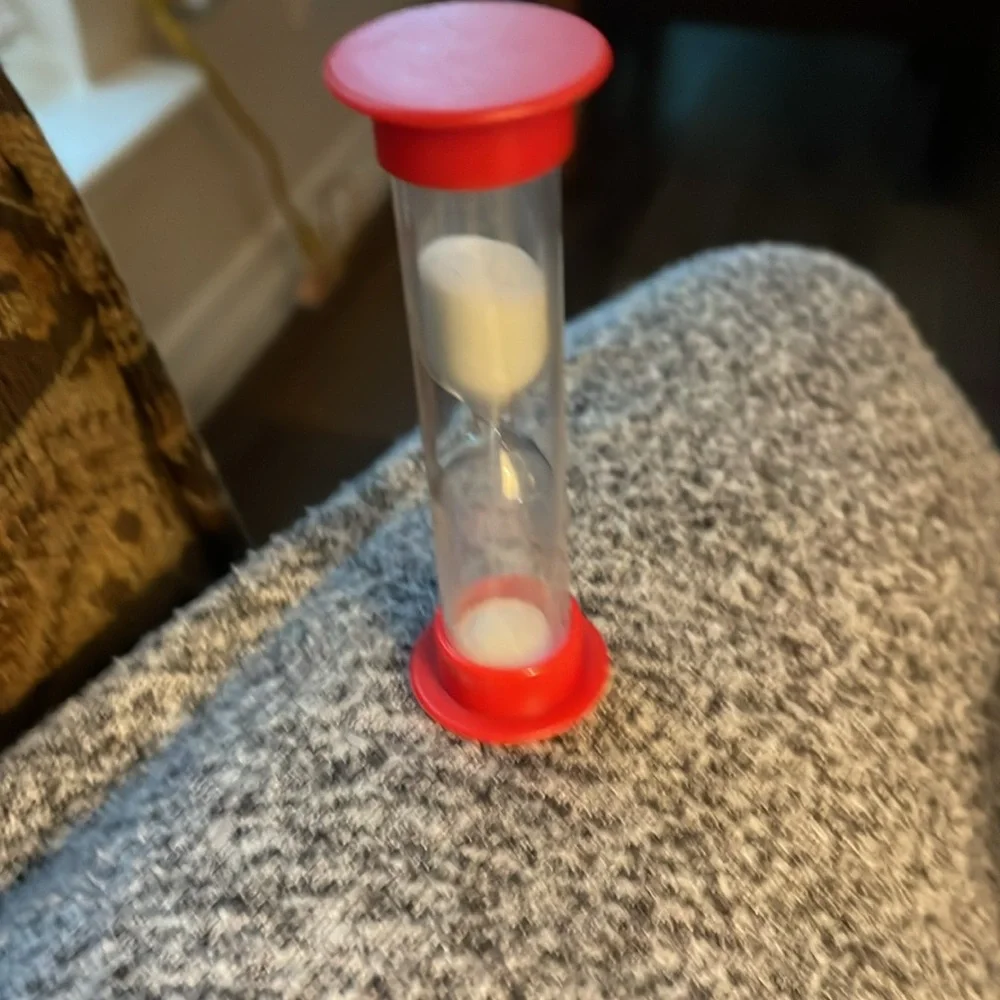 small plastic hourglass 1 minute timer